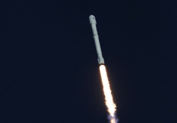 SpaceX gets nod to put 12,000 satellites in orbit