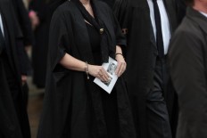 Time travelers welcome at Hawking's memorial service