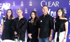 Keepers of Indonesian youngsters&rsquo; flame: Singer Agnez Mo (second from left) poses for a photograph with (from left) Clear brand manager Essy Prita Cinta, PT Unilever Indonesia hair care marketing head Asima Haq, actor and TV personality Hamish Daud and race car driver and drifter Alinka Hardianti on the sidelines of a concert concluding the Ayo! Indonesia Bisa (Yes! Indonesia Can) campaign. The campaign was organized by hair care brand Clear, manufactured by Unilever Indonesia. The concert, held on May 13 in Tennis Indoor Senayan, concluded the four-month campaign seeking to ignite the spirit of Indonesian millennials to be the best that they can be in pursuing their careers. 
