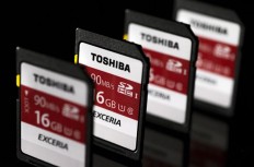 Toshiba to sell memory unit in June