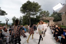 Vuitton in starry homage to fashion's 'Amazing Grace'