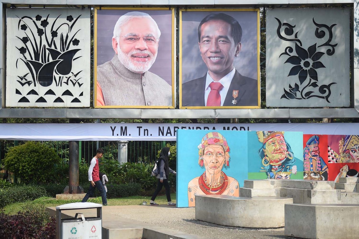 Jokowi Welcomes Modi At Merdeka Palace World The Jakarta Post