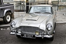 Every James Bond fan who are into classic cars will be delighted to learn that they now have the opportunity to be able to buy and drive the same Aston Martin DB5 that was driven in the opening scene of the 'GoldenEye'.