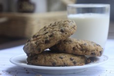 DoubleTree by Hilton Jakarta-Diponegoro's signature walnut chocolate chip cookie is also available for takeaway. 