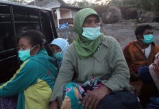 Villagers wear masks to prevent contracting an upper respiratory infection. JP/Boy T. Harjanto