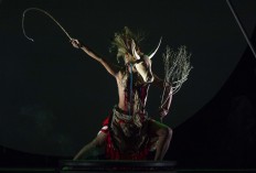 A male dancer wears the costume of a daemon in the Bali Jawi dance. JP/Tarko Sudiarno