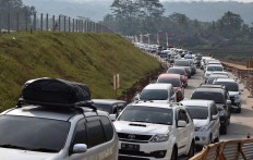 Travelers warned about steep climb on unfinished Salatiga-Kartasura road