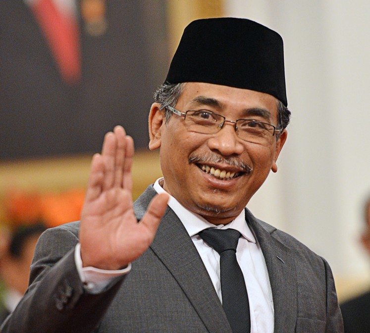 Indonesia's largest Islamic organization Nahdlatul Ulama (NU) Yahya Cholil Staquf greets journalists after his inauguration as a member of the Presidential Advisory Board (Wantimpres) at the State Palace in Jakarta on May 31. 