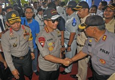 Tito orders crackdown on violent trans-Sumatran highway robbers 