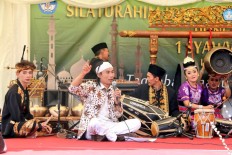 Sundanese artists perform at Idul Fitri celebration in London 