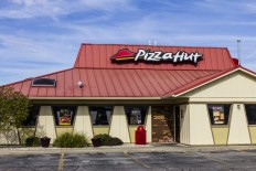 Pizza Hut pledges to drop some chicken antibiotics by 2022