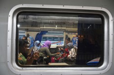  Travelers still complaining about difficulties getting train tickets