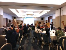 Investors yellow cards Bakrieland Development management