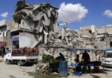 Syria forces declare 'curfew' in Raqa, fearing IS attacks