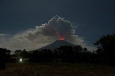 Two East Java airports closed because of volcanic ash from Mt. Agung