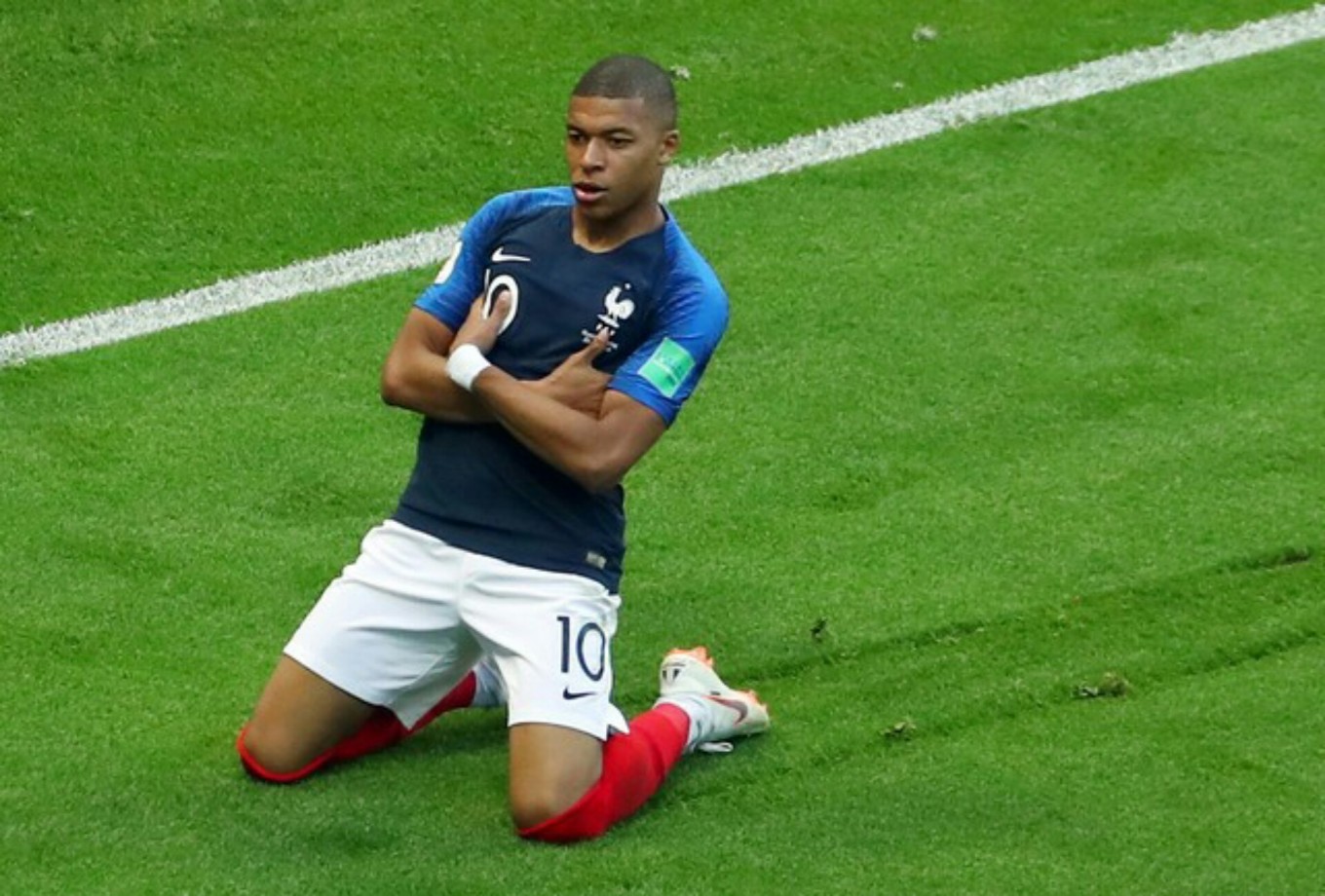 Pogba and Mbappe lead the way as France squad arrive at Clairefontaine