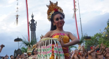 One month-long Bali Arts Festival kicks off with multicultural parade