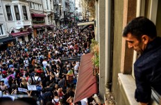 Istanbul's gay, transgender community hold smaller rally