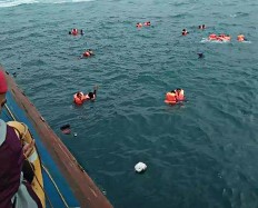 Picture of mother, infant sharing life jacket during Selayar accident dismays netizens