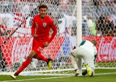  England can win World Cup, says 1966 hat-trick hero Hurst 