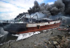 15 foreign tourists safe after motorboat catches fire in Komodo National Park