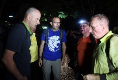 British divers not heroes, just relieved, after Thai cave rescue