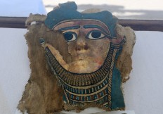 Egypt uncovers mummy burial site near Great Pyramids