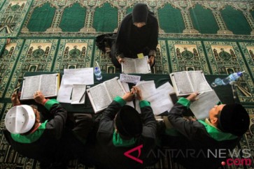 Legislative hopefuls in Aceh take Quran recitation test to contest election