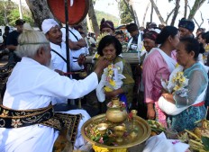 Malang's cremation ceremony welcomes members of different faiths 