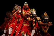 Foreign artists take part in theatrical Panji performance in Kediri