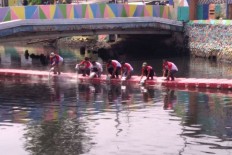 ‘Black River’ residents challenge viral photo owner to prove authenticity