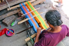 Telling stories of Indonesian fabrics for internet-savvy generation