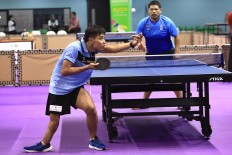 Games for all: Indonesian table tennis player Banyu Tri (left) serves against Thailand’s Wangphonphathanasi in the Men’s Team TT8 Indonesia Para Games Invitation Tournament in Jakarta on Tuesday, July 3, 2018. JP/Dhoni Setiawan
