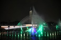 Revivified: An illuminated fountain with the Irian Jaya Liberation Statue in the background is seen at the renovated Lapangan Banteng in Jakarta. The square was inaugurated by Governor Anies Baswedan on Wednesday, July 25, 2018. JP/PJ Leo
