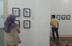 Mudji's sketches contemplate silent spaces within noise