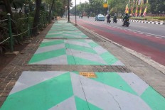 Monas sidewalks painted bright colors ahead of Asian Games