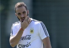 Higuain signs for AC Milan as Bonucci returns to Juventus