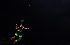 Rising star Shi races into badminton world final