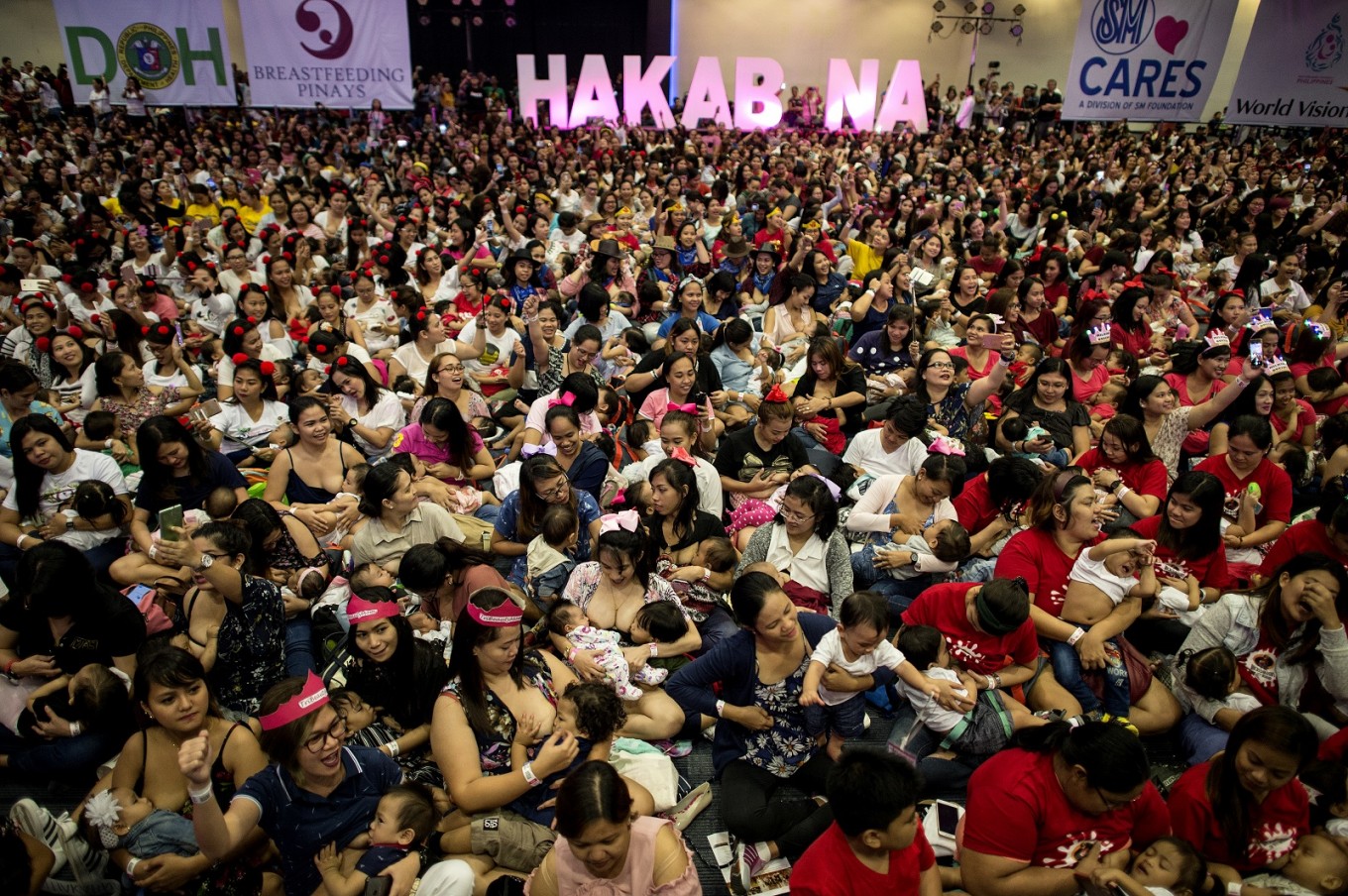 Mothers participate in a breastfeeding event in Manila on August 5, 2018. Hundreds of Philippine mothers simultaneously nursed their babies in public on Sunday, some of them two at a time, in a government-backed mass breastfeeding event aimed at combating child deaths. Image: AFP/Noel Celis