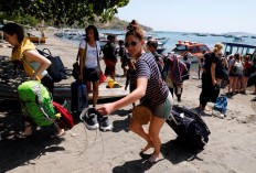 Hundreds of tourists stranded on Gili Trawangan