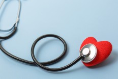 Women more likely to die of heart attack if doctor is male: Study