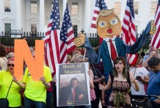 Trump nemesis, Broadway stars join protest at White House