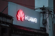 Chinese tech 'wolf' Huawei stalks Apple and Samsung