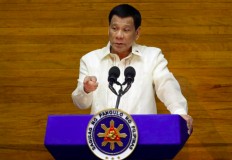 Philippines' Duterte threatens to jail critics in China row