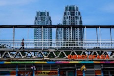 City postpones renovation of 12 pedestrian bridges