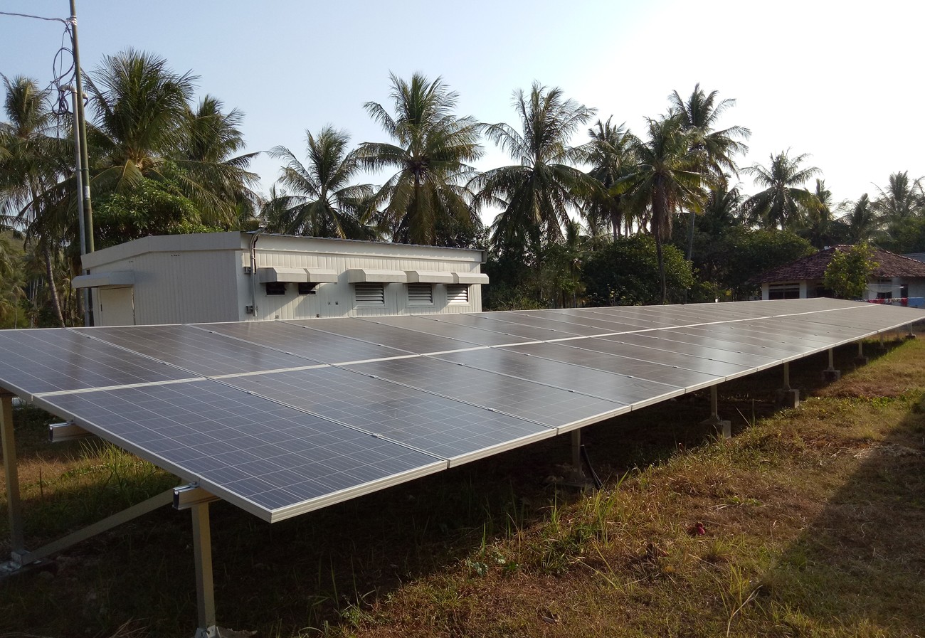 A 10-meter-long solar photovoltaic (PV) produces 36 kilowatt of electricity in Genting Island, one of the 27 small islands in the Karimunjawa Islands district in Jepara, Central Java, that is inhabited by at least 90 families. (JP/Stefanno Reinard Sulaiman)