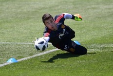Chelsea sign Kepa Arrizabalaga in record deal, Courtois heads for Real