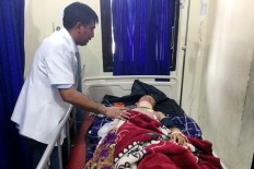 Boy, sole survivor of Papua plane crash, saved in father&rsquo;s arms