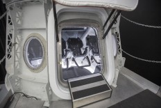 SpaceX vows manned flight to space station is on track