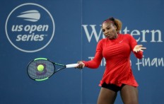 Serena Williams breezes past Gavrilova, Pouille ousts Murray